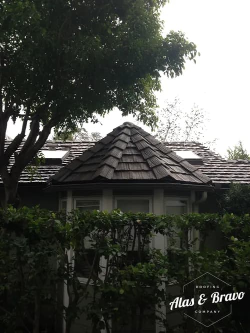 Alas & Bravo Roofing Company