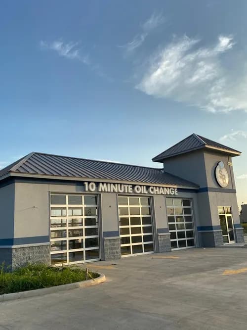 Buendia Roofing & Sheetmetal - Photo 1