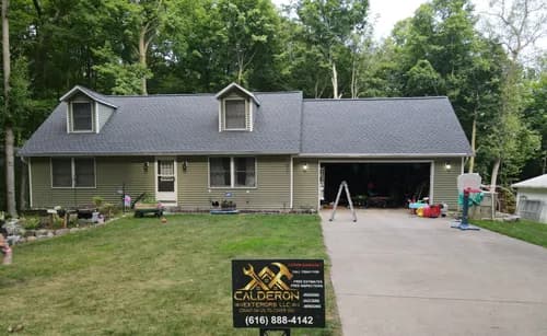 Calderon Exteriors - Photo 2