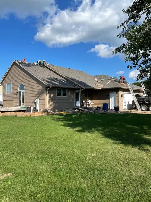 E & B Roofing - Photo 3