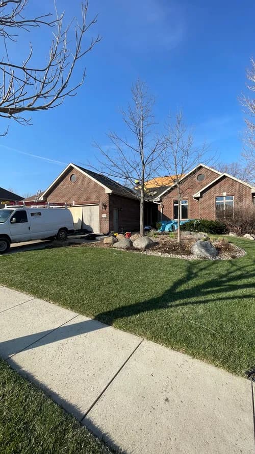 E & B Roofing - Photo 1