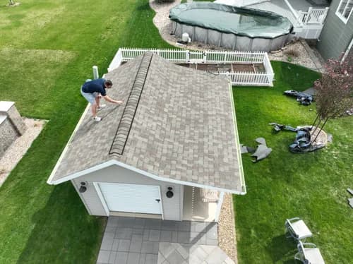 Henry's Roofing - Photo 2