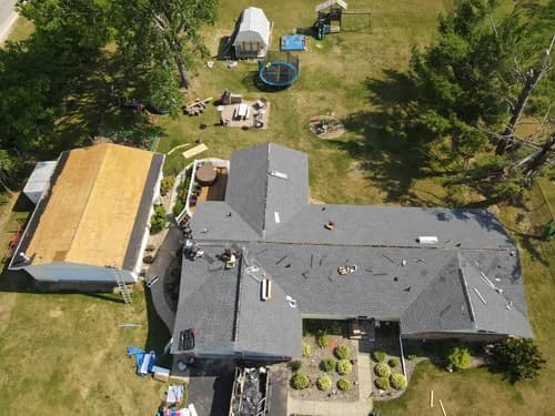 Henry's Roofing - Photo 1