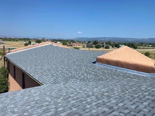 L.E. Roofing - Photo 2