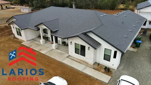 Larios Roofing - Photo 1
