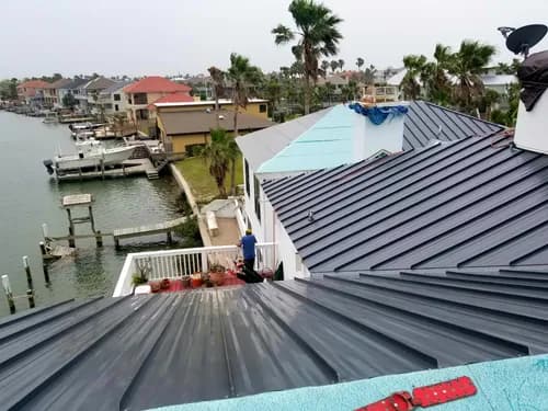 Lions Crown Roofing - Photo 4