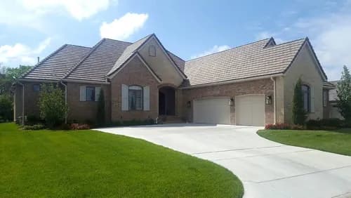 Pete's Roofing - Photo 1