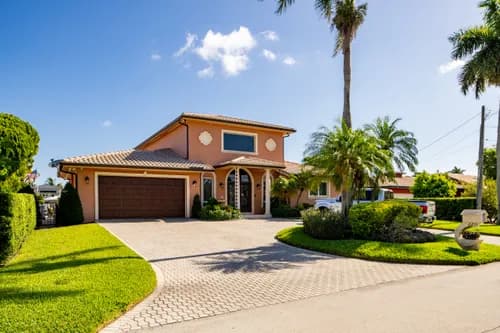 Revo Roofing - Photo 1