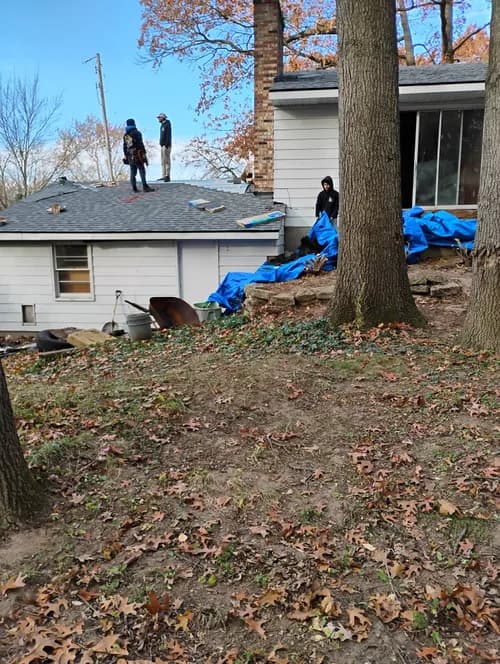 Reyes Building & Exteriors - Photo 5