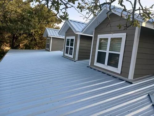 Reyes Roofing Contractor - Photo 1