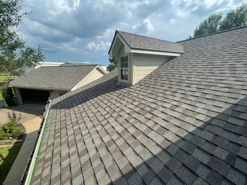 Robin's Roofing - Photo 2