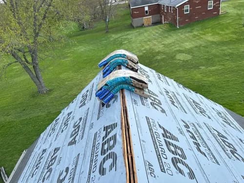 Roof 2 Roof - Photo 2