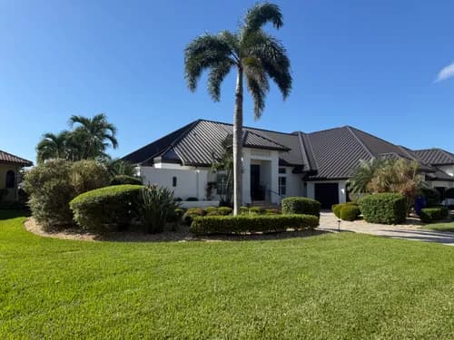 Roof Right - Photo 1