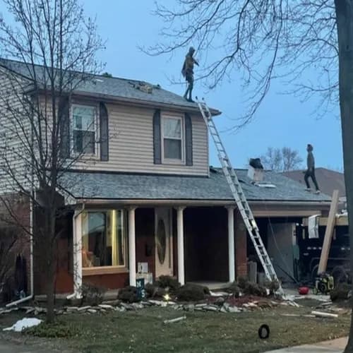 Roof with Angle - Photo 2