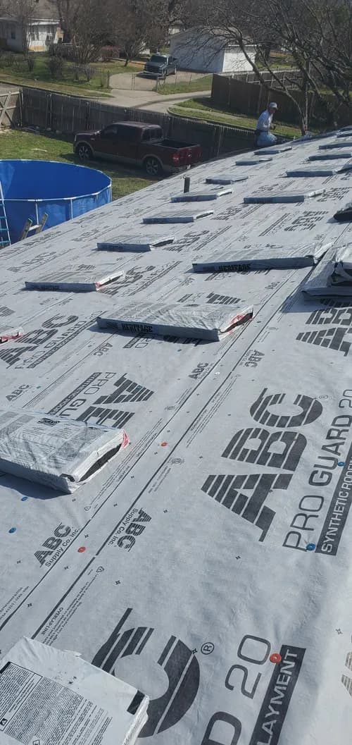 Roofing subcontractor - Photo 1