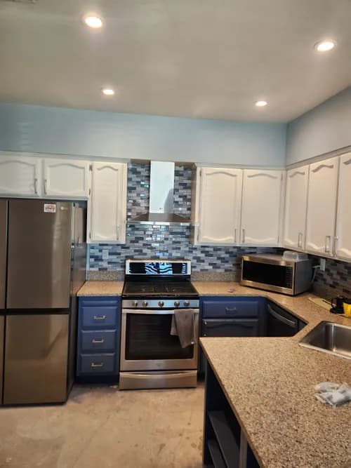 SAUNDERS CONSTRUCTION - Photo 1