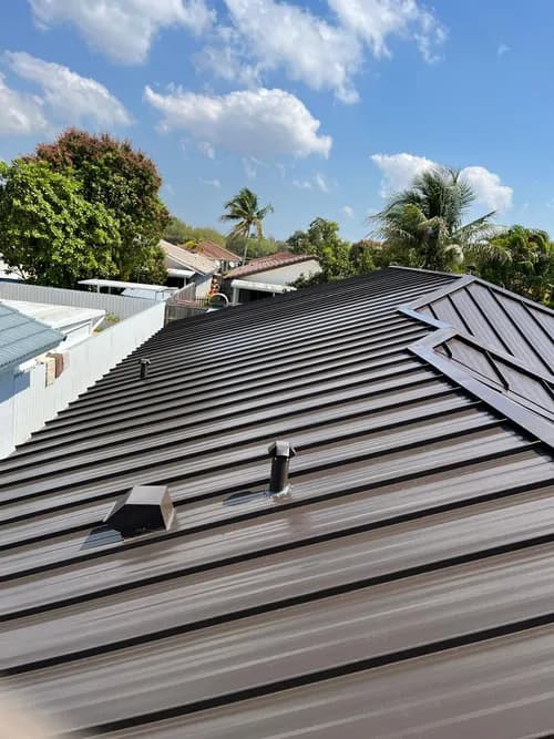 SRS Roofing Specialist - Photo 1