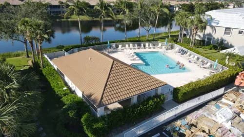 Universal Roofing Company - Photo 2