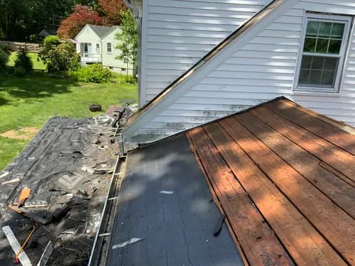 Universal Roofing Inc. - Photo 2