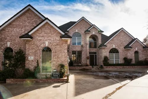 Valdez Roofing - Photo 1