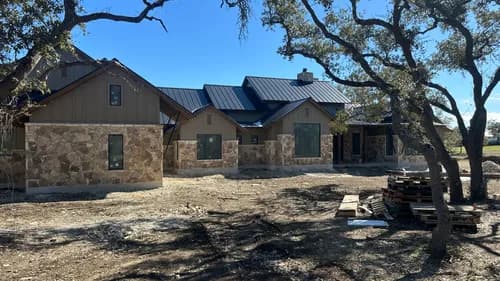 Varni Roofing - Photo 1