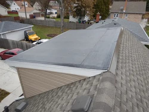 DELUXE ROOFING INC. - Photo 3