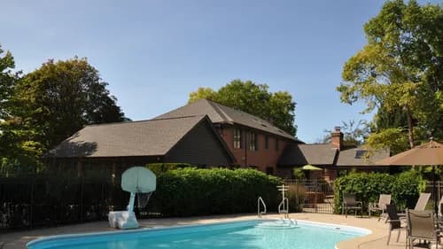 DELUXE ROOFING INC. - Photo 2