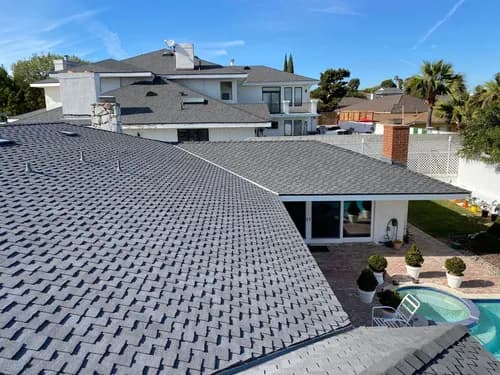 El Puma Roofing - Photo 3