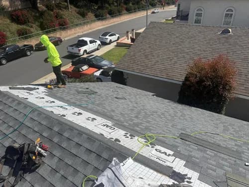 Luis Mendoza Roofing - Photo 2