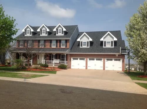 Royal Exteriors - Photo 1