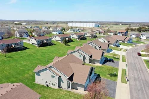 Younger Exteriors - Photo 4